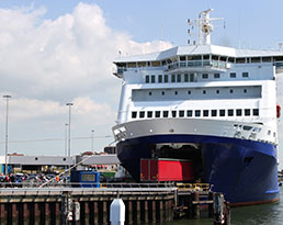 Ferry terminal and vessel