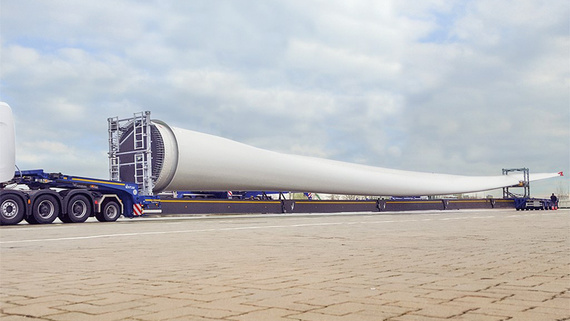 Heavy-duty wind turbine blade transporter