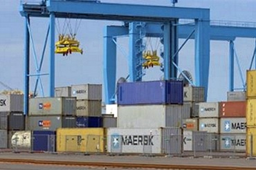 Grúas apiladoras o grúas pórtico con cadenas portacables y cables chainflex® de igus®