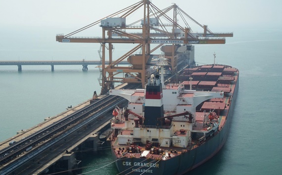 Ship unloader in Malaysia