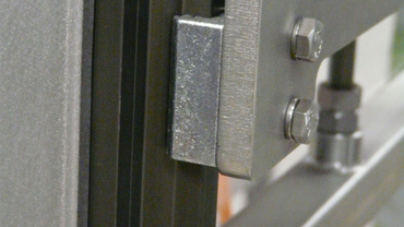 drylin® W linear guide systems in the neck sleeve removers.