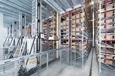 Sistemas de almacenamiento y recuperación de DEMATIC con carriles guidelok de igus®