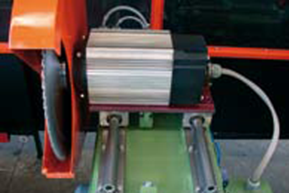 drylin® R shaft guide for a precise positioning in a film saw